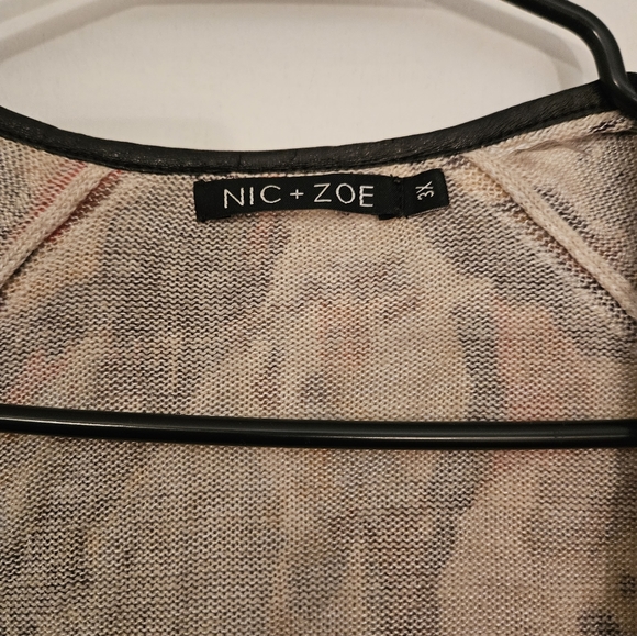 Sweater Abstract - Picture 2 of 4